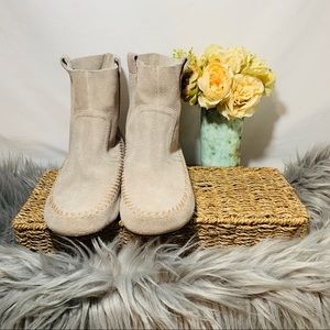 Latigo Tan/Beige Moccasins Women's Size 9.5